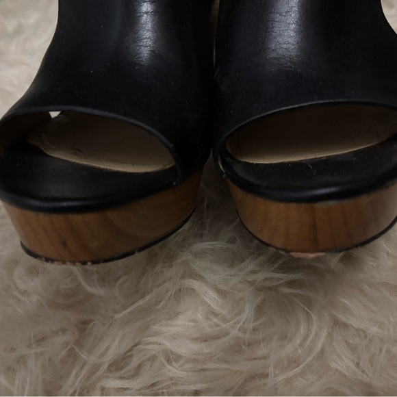 Michael Kors Platform Wedge Size 9 - Picture 3 of 4